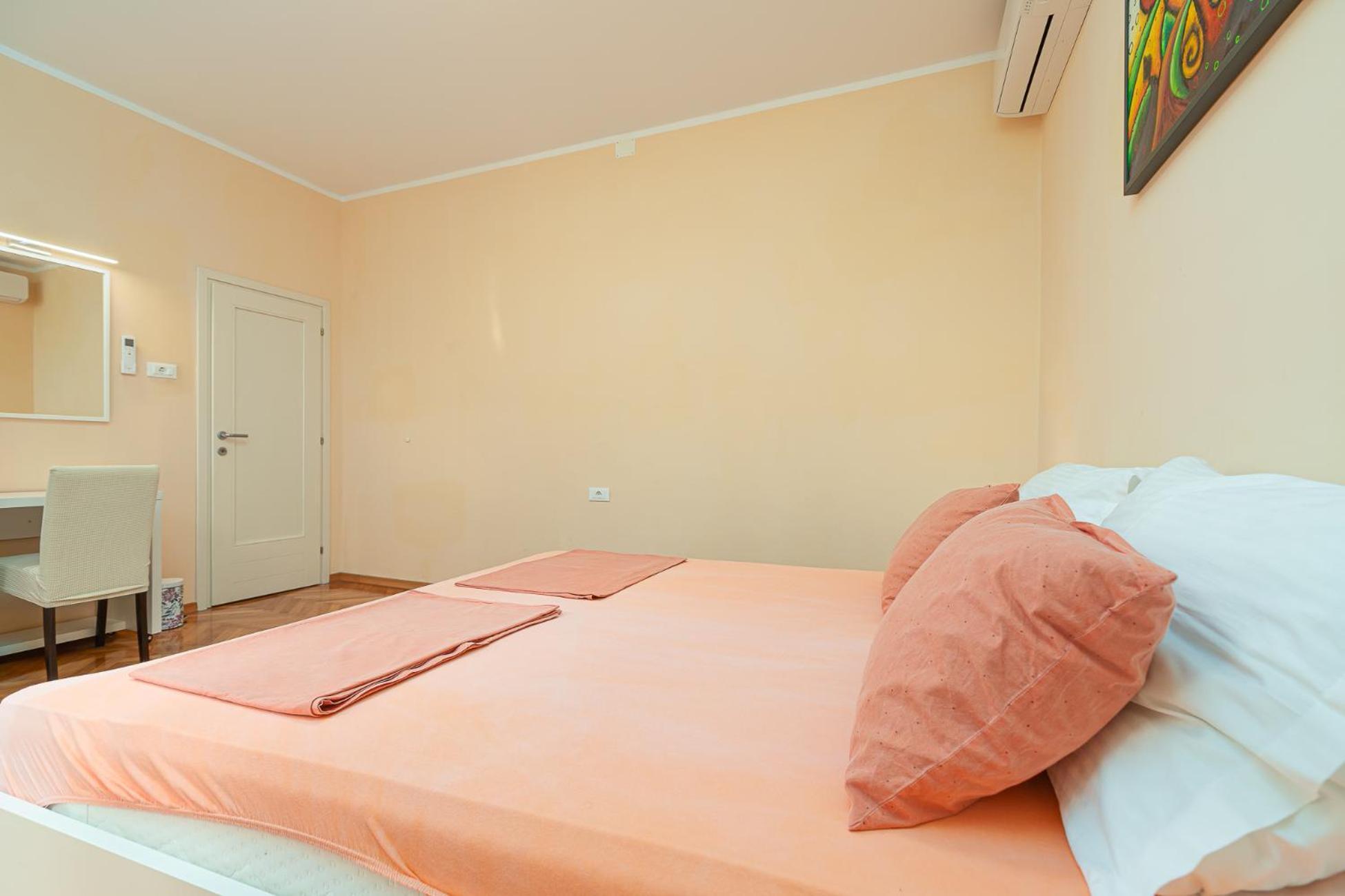 Apartment Valnea - For Five People In The Center Of *