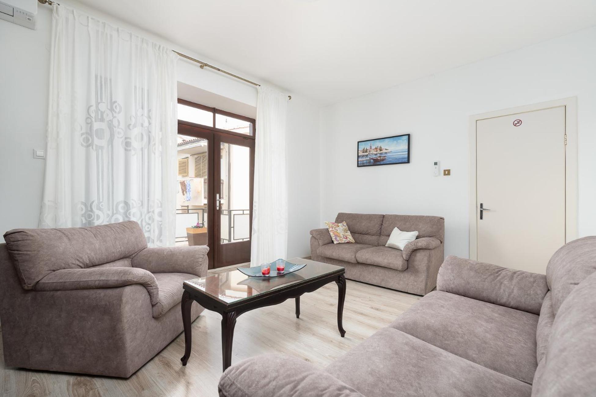 Valnea - For Five People In The Center Of *