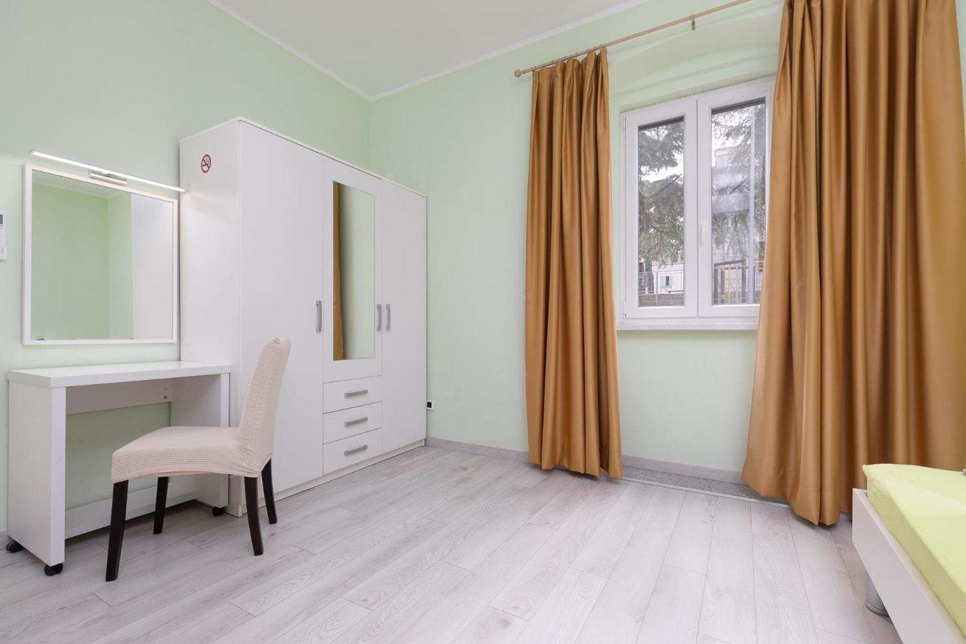 Apartment Valnea - For Five People In The Center Of Poreč