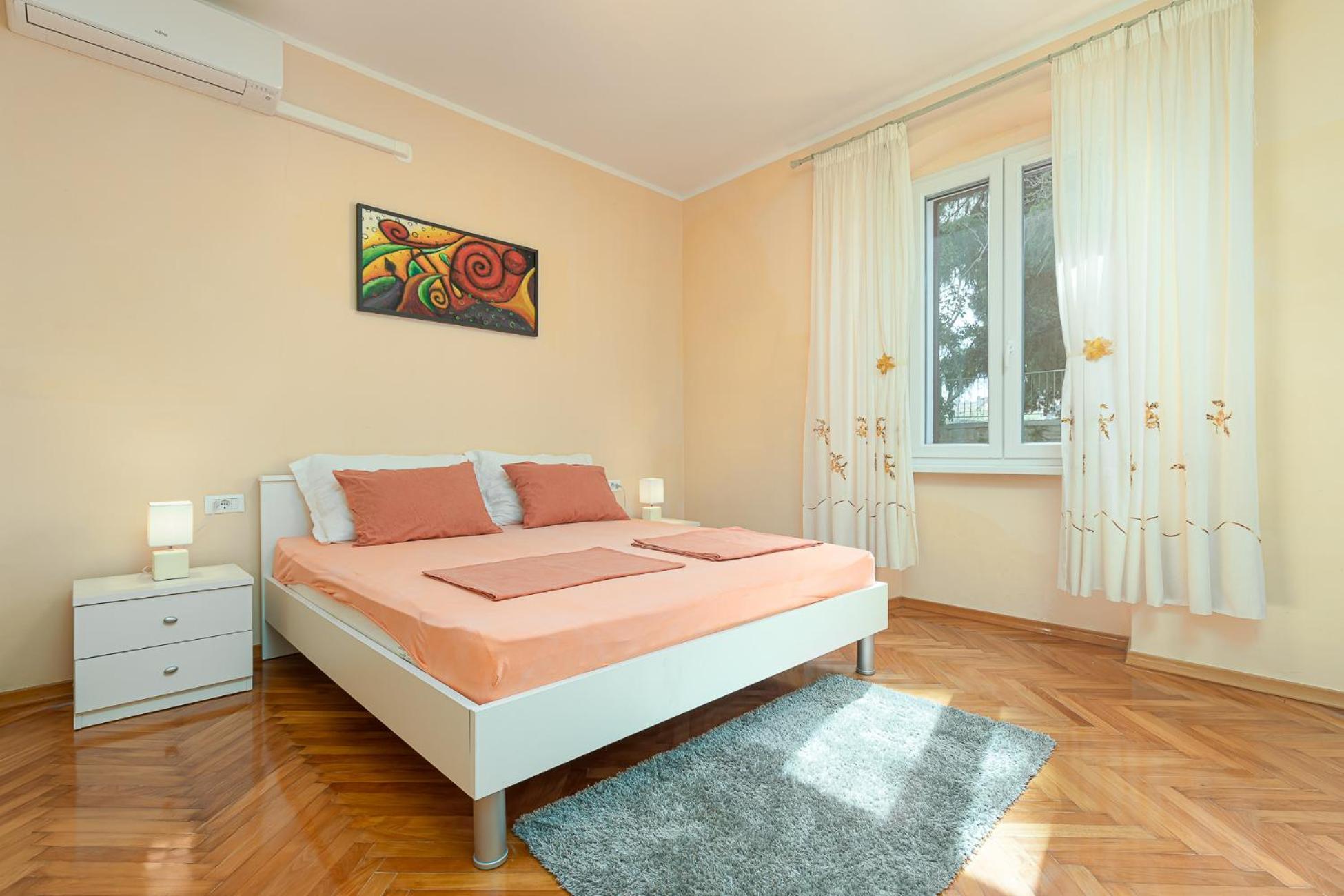 Apartment Valnea - For Five People In The Center Of Poreč