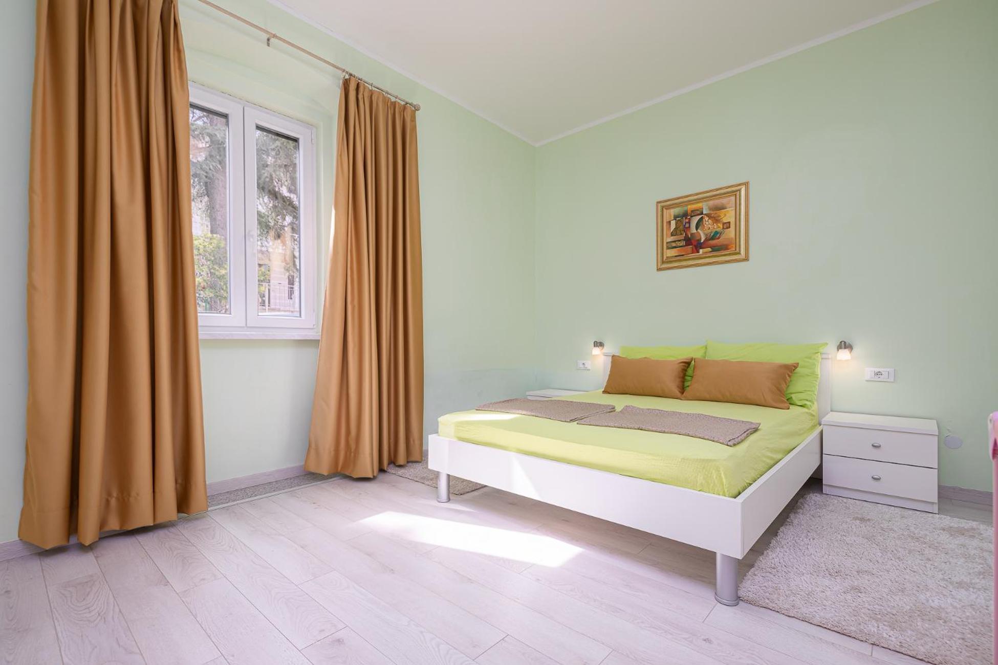 Valnea - For Five People In The Center Of * Poreč